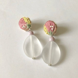 刺繍で可愛く彩るサージカルステンレスピアス