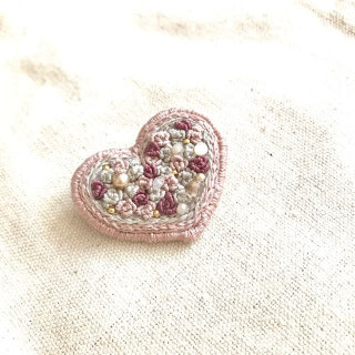 【ビーズ刺繍】ももージュ🍑（バレッタ、ぱっちん留め、ブローチ、耳飾り）